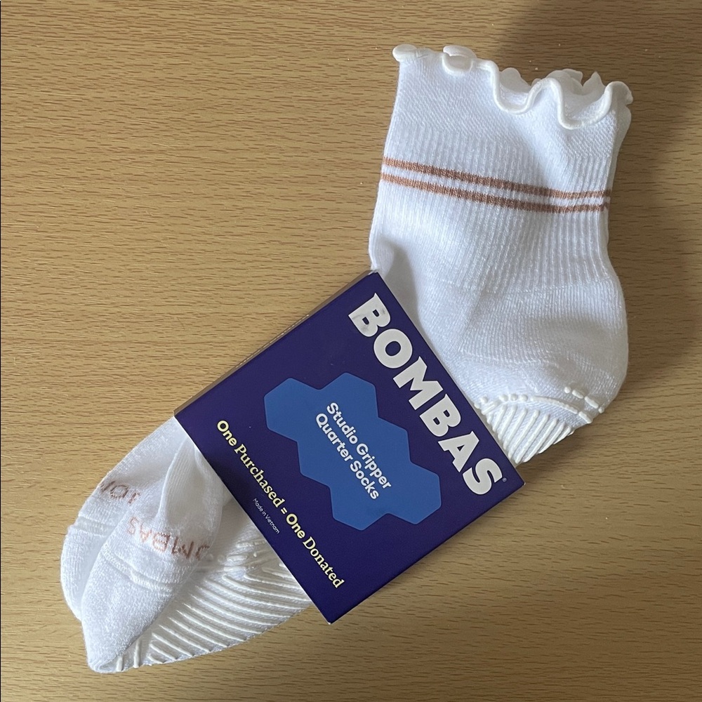 Bombas White Studio Gripper Quarter Socks Size M